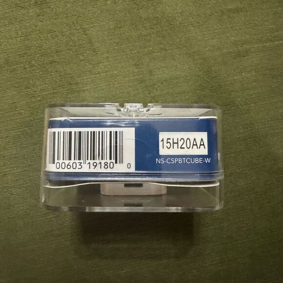 Insignia Bluetooth Selfie Speaker with Camera Remote Button | New - Picture 2 of 3